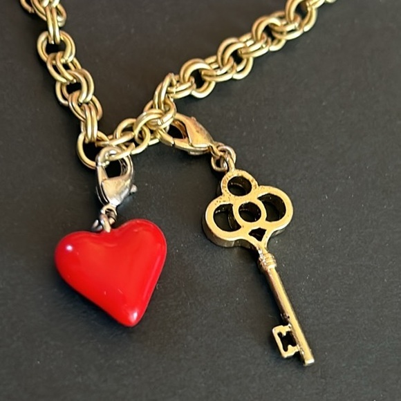 Lia Sophia Heart ❤️ & Key 🔑 Gold Charm Bracelet - Picture 5 of 6